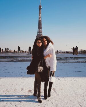 Charlotte Mint Instagram - Notre histoire est entrain d’écrire … Une année de plus ensemble et jusqu’à l’infini … 💕 Joyeux anniversaire ma soeur, mon pilier, mon repère … Tu es ma famille mon tout ! Je t’aime ma bbeyyyy 🦋 
Jess & Cha tu connais ♾️ @jessicaaidi