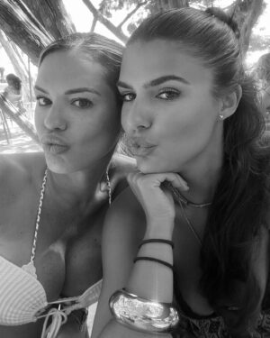 Charlotte Mint Instagram - Love and friends … Gracias Ibiza 💕