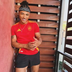 Chase De Moor Instagram - Vamos España y Visca Cataluñia ! 🇪🇸 ⚽️