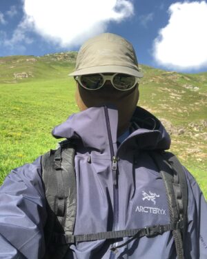 Chatpong Nattapong Instagram - “It is during our darkest moments that we must focus to see the light.” — Aristotle. 

🏔️⛰️✨🥾🐑🐐🐎

#gorpcore #gorpcorestyle #gorpcorefashion #gorpcoretex #goretex #outdoor #outside #outsideisfree #mountain #nature #naturephotography #hiking #hikingpatrol #gramicci #arcteryx #zpacks #zpacksarchaul #roahiking #oalkey #thefactoryproject #lake #kgl #india ##kashmir #kashmirgreatlakestrek #world #trekking #rolling #freudlife