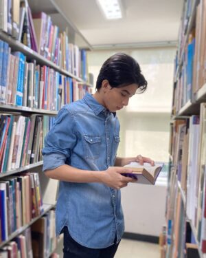 Chayakorn Jutamas Instagram - ยังจำได้มั้ย..ไปห้องสมุดครั้งสุดท้ายเมื่อไหร่??