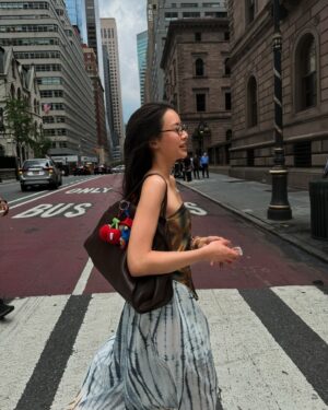 Chayanit Chansangavej Instagram - concrete - jungle - wetdream - tomato 🗽🍅

@cosstores
@kazuki_tabata_shibori 
#COSxTabataShibori
#COSThailand