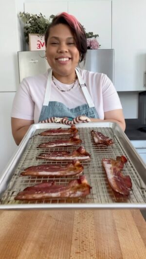 Chef Lovely Instagram - Pulling together a meal in under 20 min is possible if you execute some simple meal prep. Wash your fruits and veggies and cook up some lean proteins & whole grains. It also gives you a chance to work on your knife skills. If you have some meal prep hacks drop them in the comments cause we don’t gatekeep 😆 #LoveYouLetsEat