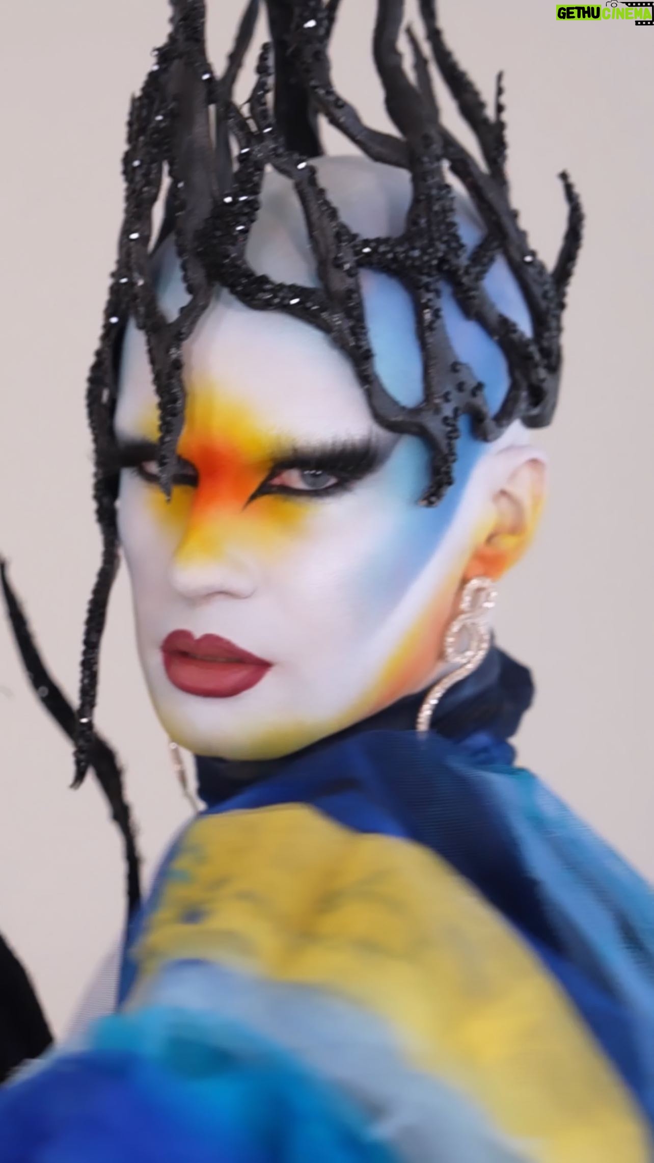 ChelseaBoy - 5.8K Likes - I’d be running up that hill… 💫
I gave an interview to @rtl.nl about how I got started with Drag and my journey to where I am today. Link in Bio! 🌠
✨ Artwork @robster16
✨ Video @rtl.nl
✨ Outfit @krispykouture @krokantagency
✨ Nails @lilly_nails_nederland_benelux
✨ Headpiece by me
✨ Makeup by me using @mehroneurope
✨ Agency @dragsofanarchy
✨ Make up your Mind production @herrie_makers ! ✨
#makeupyourmind #drag #dragqueen #dragartist #showqueen #makeup #makeuplover #starrynight #sterrennacht #vincentvangogh #mug #sfxmua #sfx #makeuphack #paintedgarment #promua #makeupideas #illusionmakeup #makeupartist