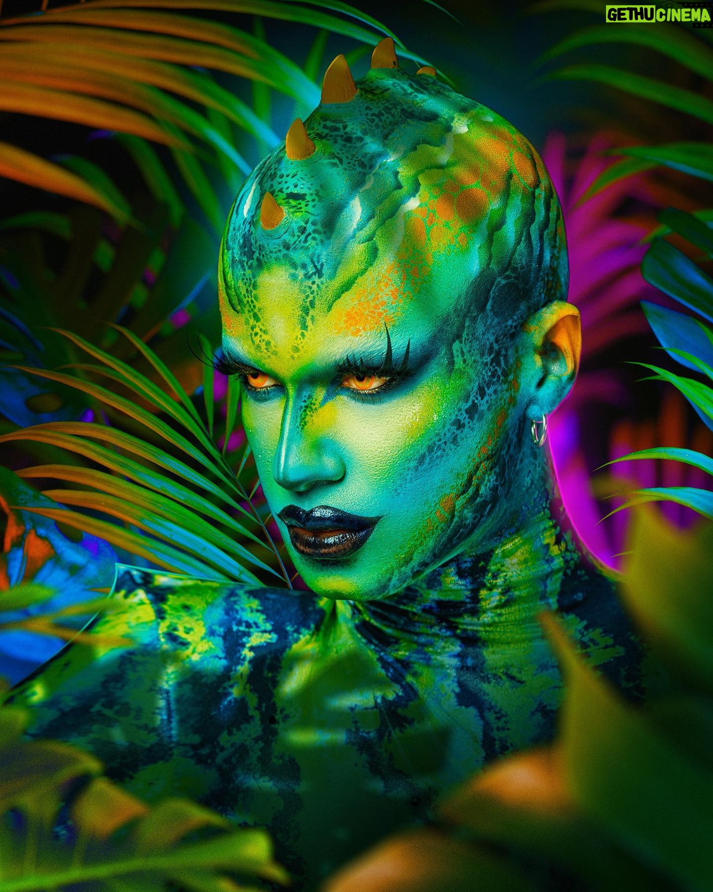 ChelseaBoy - 3K Likes - 🦎 LIZARDBOY 🦎
Happy Halloween babes! 💚
Brace yourselves… HALLOWEEN MERCH of this look incoming tomorrow! 🚀
Had so much fun creating this makeup-look with the help of the incredible @candymakeupartist. Thank you so much for everything I get to learn from you. 🙏🏻
💚Makeup @xochelseaboy & @candymakeupartist
💚Products & prosthetic by @back_stage_amsterdam
💚Suit @krokantagency @aronvangroos
💚Photo @robster16
#halloween #halloweenmakeup #halloweencostume #lizardmakeup #makeup #makeuptransformation #reptilemakeup #animalmakeup #drag #dragqueen #clubkid #sfxmakeup #contactlenses #explore #explorepage