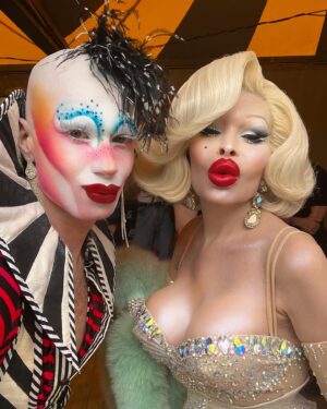 ChelseaBoy Instagram - RED LIPSTICK KISSES 💋 @amandalepore 
Such a delight to see you again at @milkshakefestival ❤️ x