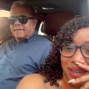 Chelsy García Instagram - Nunca me cansaré de este video; y me quillo cuando mami dice que heredé su mal genio HAHAHAHAHA😩😂😭 FELIZ DÍA DEL PADRE ❤️ Lo quiero mucho Señor Bautista🥰