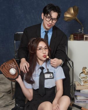 Chen Mu Instagram - 最強夫妻臉
兩個都30幾的人了還在裝學生🤣
我愛我老婆🫶🏻🫶🏻🫶🏻
.
要拍找 #很可以影像 @dannisyeh ‼️