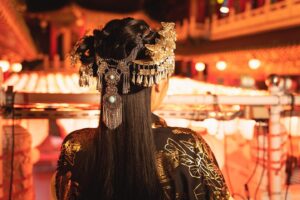 Chen Mu Instagram - 就算把你真身放進千上萬顆一模一樣的蘭花草裡，本座也能一下子找到你。
Model: @cindy_lin_1009 
Photographer: @yanick__photography 
Makeup&Stylist: @lulunails85 
#漢服#漢服攝影#漢服推廣