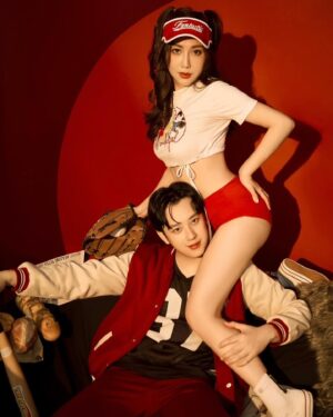 Chen Mu Instagram - 最強夫妻臉 PART.2!!!
這次是美式運動風格😍
My Queen, my Love, my Wife🫶🏻🫶🏻🫶🏻
.
一樣要拍找 #很可以影像事務所 @dannisyeh 
絕對很可以‼️