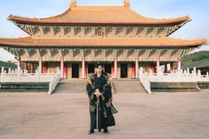 Chen Mu Instagram - 沒有人可以把你從我身邊奪走，從今天開始，你要留在本座身邊和本座永遠在一起。
Model: @cindy_lin_1009 
Photographer: @yanick__photography 
Makeup&Stylist: @lulunails85 
#漢服#漢服攝影#漢服推廣