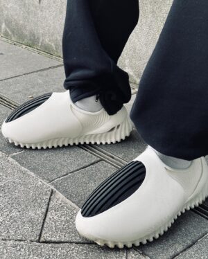 Chen Xi Teng Instagram - -
“ W H A L E” ?????
Got new kicks, sick 🐳✨❤️
@genegg_0 @xinstore_ 
-
喔
天氣好熱🫠你們說呢