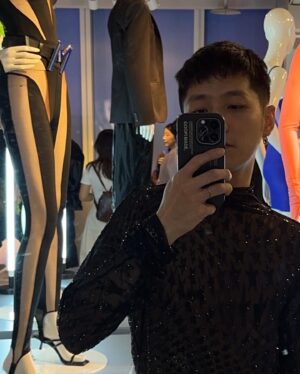 Chen Xi Teng Instagram - -
“ S T Y L I N G “ 
@hm @muglerofficial 
#MuglerHM