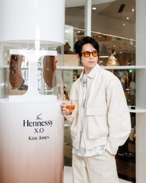 Chen Xi Teng Instagram - -
“ H E N N Y  V I B E S “ 
Can’t live without tho 🥃

#HennessyxKimJones 
#HennessyXO 
#軒尼詩XO 
#軒尼詩未來室 

@hennessy