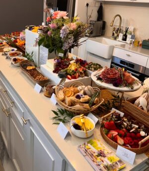 Chen Xiuhuan Instagram - A Bridgerton evening at our residence ☕️👑
Happy Birthday Lady Shanisse! 

Thank you @lushplatters for the magnificent spread and grazing table🥨🍖🥗🧀🥖🍒🍓🥂🍷, that not only encapsulated the atmosphere of the evening but was also scrumptious. ♥️

Thank you  @honeypeachsg for baking the most beautiful cake of her dreams.🎂🎀💕
#bridgerton 
#bridgertonthemeparty 
#lushatters
#birthday
#birthdaygirl 
#birthdaycake 
#happybirthday 
#lushplatters
#生日快樂
#chenxiuhuan
#陈秀环