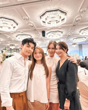 Chen Xiuhuan Instagram - The shooting and filming of English drama Sunny Side Up may have ended for more than half a year ago, I still felt excited and really happy to meet my family in the series. 
Love you guys so much. ♥️♥️♥️

虽然英文剧Sunny Side Up已经拍完超过半年了。但是遇见戏里的家人我们还是这么开心兴奋。
好爱你们哦。♥️♥️♥️

#sunnysideup
#family
#love
#ch5
#chenxiuhuan
#陈秀环