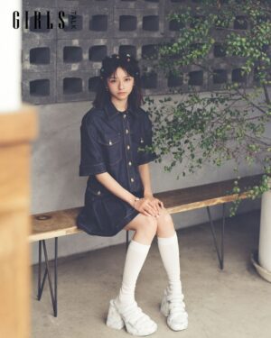 Chen Yan-Fei Instagram - #GIRLSTALK封面人物 #文末抽拍立得
外型嬌小可愛，有著一雙靈動大眼的「陳姸霏」，她是電影《無聲》中的聾啞女孩姚貝貝、《孤味》裡備受疼愛的小孫女、《人選之人-造浪者》中勇敢果斷的網紅千金，也是近期討論度超高的驚悚影集《誰是被害者2》裡的逃家少女。陳姸霏自出道以來，便不斷用作品展現各種面貌，演出角色總是讓觀眾印象深刻，並獲得第57屆金馬獎最佳新演員獎的肯定，無疑是00後相當被看好的新生代演員之一，非科班出生的她，是如何踏上演員這條路？而她又是如何看待演戲這件事的？

✨完整專訪連結在IG主頁🔗

Cover star／陳姸霏 @rayfeiqq 
Creative Director＆interview／Cynthia @cynthia.huang_
Photographer／Henry @hellohenryboy
Stylist／Tiffany @its_yiling
Makeup Artist／Doris Cheng(Backstage)
Hairstyllst／Dustin Lin @dustin_four_hair
Fashion By／Sandro, Self-Portrait, Charles & Keith
Accessories by ／ Swarovski, Vacanza x Chocomoo

💡 如何獲得「陳姸霏簽名拍立得」？
1.按讚此貼文並追蹤 @girlstalk.tw
2.在此貼文TAG一位好友，並隨意留言
3.中獎後請於24小時內私訊GIRLSTALK的IG，逾期將會失去中獎資格
4.共抽出3人

🕒活動時間：即日起～2024/08/15 11:59
🔔公佈時間：2024/08/16

👉🏻追蹤 @girlstalk.tw 關注所有最新消息⚡️
#陳姸霏 #專訪