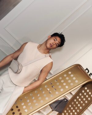 Cheng Chang Fan Instagram - Thank you @delvaux for bringing me all the way to Malaysia for this amazing Delvaux Savoirs & Savoir-faire Fall/Winter preview event! ✈️🇲🇾 I was totally blown away by all the gorgeous Delvaux pieces and can’t wait to share this unforgettable experience with you all! 😍✨

For those who may not know, Delvaux is a super prestigious Belgian luxury leather goods brand that’s been around since 1829. 🇧🇪 They’re the oldest in the game, making stunning handbags and accessories. ❤️❤️❤️❤️

Iconic pieces like The Brillant (1958) and The Tempête (1967) really show their timeless elegance and dedication to craftsmanship. Every piece reflects Delvaux’s rich heritage and innovative spirit. 🌟

The Pin City crossbody bag I’m wearing today is so “fetch”!

💁🏼‍♀️Regina George might say, “Stop trying to make ‘fetch’ happen,” but I say, “This bag is already happening!”😍😍😍😍