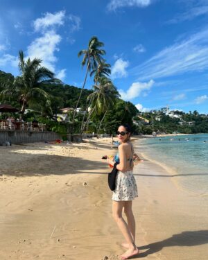 Chermarn Boonyasak Instagram - Holidayyyyyyyyyy 🌞 วิลล่าสวยวิวก็สวยอาหารก็อร่อยมากบริการดีมากๆแถมที่นี่มีหาดส่วนตัวด้วยประทับใจไปหมดเลย🌴🩵🌴🩵🌴🩵🌴🩵🌴🩵 @bandaravillasphuket