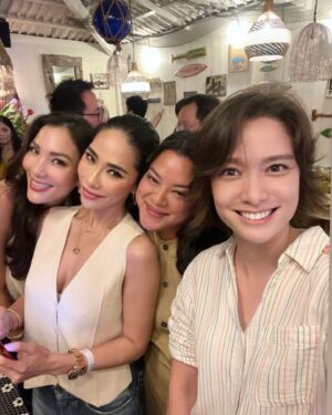 Chermarn Boonyasak Instagram - 🌴🫶🏻🥥🐒🌺 @cocochillbangkok