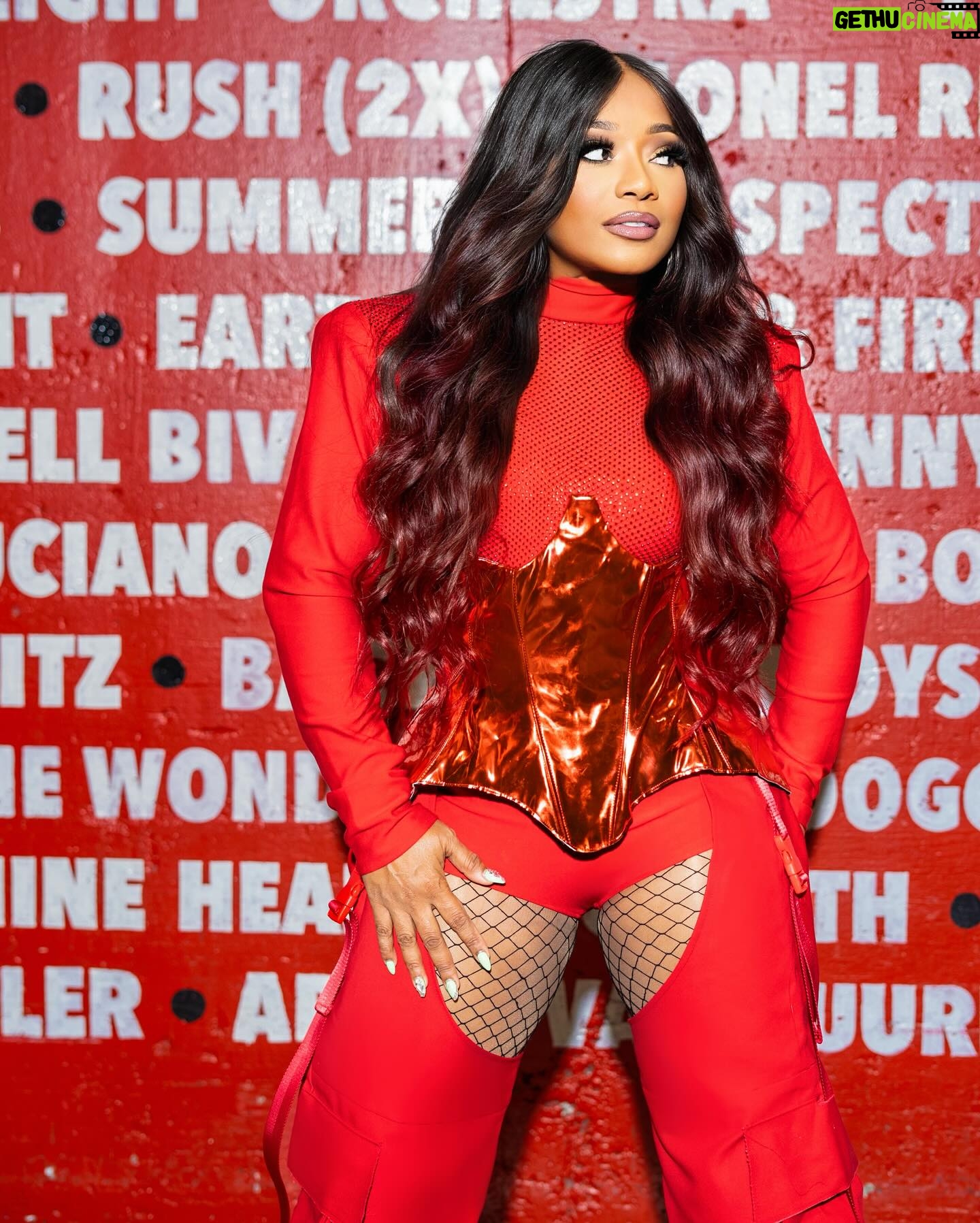 Cheryl 'Coko' Gamble - 7.3K Likes - FINALE Look 2!
@officialswv styled by @stylistjbolin Custom Designed by: @antlamourr
Assistant stylist: @_mekstyles_ @ynottamiya
Hair: @nicoleraehair
Mua: @tyshalamakeup
Mua: Coko
Photographer: @mo_storyteller