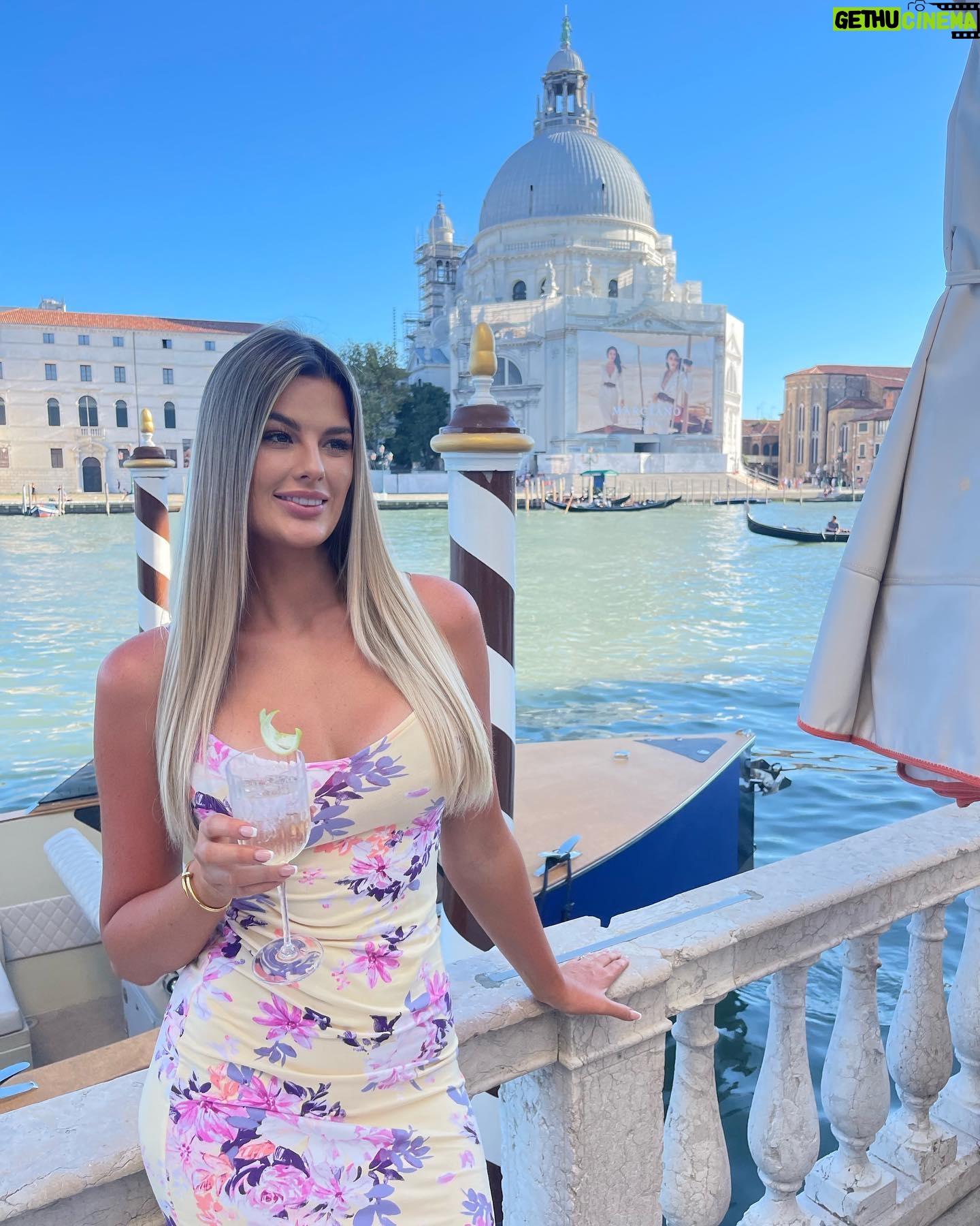 Cheryl Maitland - 0.9K Likes - Buongiorno Venezia 🛶