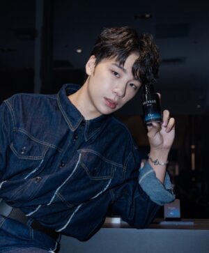 Chia-Yi Chu Instagram - Dior盛大推出「SAUVAGE曠野之境」快閃活動
裡頭有「酷貓理髮廳」，提供男士理容服務。
SAUVAGE自由不羈的狂野精神，快閃活動從「SAUVAGE沉浸式香氛體驗區」開始，感受全新《SAUVAGE曠野之心澄澈香精》與每款SAUVAGE香氛的曠野氣息，沉浸於SAUVAGE帶來不一樣的體驗；接著來到「曠野之心紳士沙龍」(8/1-8/11)，享受專為男仕所設計的全方位的理容服務及護膚體驗；體驗完後，還可兌換獨家限量體驗禮「曠野明信片」乙張；凡周末於活動現場任一消費，即可享「曠野之心特調飲品」乙杯，為「SAUVAGE曠野之境」

• 曠野之境活動時間：2024.08.01-2024.08.26
• 曠野之境活動地點：新光三越台北信義新天地 A8-一樓南大門

@Diorbeauty
@Diorbeautylovers
#Diorsauvage
#Poweredbywater
#Diorbeauty