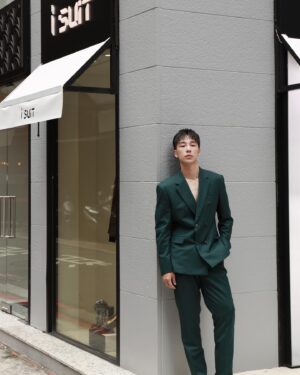 Chia-Yi Chu Instagram - 一個需要好的身形謝謝 i suit 為我量身打造西服
真的需要訂製來改變自己的比例
真的每一個比例 每一個折線 可以拉出每個人的特色
@isuit_bespoke

Photographer: @ghoseut