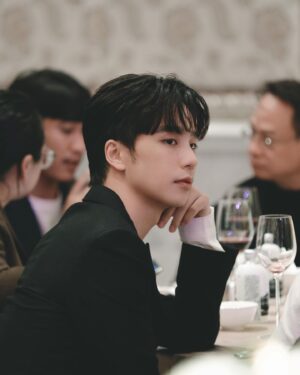 Chia-Yi Chu Instagram - 《入圍金馬》
謝謝大家各界親朋好友的支持與鼓勵
雖然我們造型在這次金馬獎上未獲獎項
但是入圍即是一大肯定
我們也拿出100分以上的努力在創作
努力一起打造屬於我們的原創角色
台灣電影在這市場還不是很穩定
而特化在這其中更是不穩定中的不穩定
不是每個電影作品都會使用到特效化妝
理當每次的機會都得來不易
我們未來也會更加努力

今天是入行正好15年了～第一次入圍金馬
非常的新奇與興奮更是莫大幸福
謝謝爸爸、媽媽 與 家人 這一路來的陪伴
即便走過了多苦 創業的艱辛 人事物等等
你們依然默默在背後支持 是我最大動力

我要特別感謝導演柯孟融
感謝你讓我在咒裡發揮了特效化妝的極致玩法 
從劇本的前期到最後拍攝 
都讓我有許多創作的可能 
帶領我們一起越過奇蹟 
完成一個令世人留下難忘的作品
也把我們特化帶到了金馬這個殿堂

當然 我希望不是因為我便宜吧～～～

接下來我要謝謝一起合作的特化夥伴賀芊瑜 、彭聖文 、陳虹伶 、徐永青周冠吟、盧玫璇、張貝帆 我們TRUEEFFECT團隊與弎體形上、徐千婷、謝意文 、李曉陽 
謝謝你們參與咒 
容忍我在創作上的任性
在這段時間一起前置 一起創作
還有我們的造型師董彥秀、美術陳若宇、還有各位出品人 製片 
劇組各位夥伴們榮幸可以與你們一起工作一起創作 
共創這部宛如奇蹟式的電影

感謝評審的入圍肯定
謝謝你們讓特效化妝被肯定
也讓更多人知道特效化妝
然而這個視覺產業是大家共有
需要更多人的支持與看見
也期待電影走上國際被大家看見
共創美好的市場藍圖 

這兩年各界菁英與前輩
離我們而去
再多的不捨與難過 
時時刻刻提醒著我們
把握時光 保護自我 
活出美麗的人生

每一個人的故事
是由不同面向而組成

我是特效化妝師 也是一位演員
用一切爽快的方式
述說一段 屬於自己美好的故事
演藝自己精彩的人生
我是儲旭 儲榢逸 

將一切榮耀
獻給愛我的上帝耶穌基督
謝謝大家 love u all

服裝： @dunhill 
鞋子： @kazuocraft 
攝影： @ghoseut 
服裝師： @scarlettyeh 
髮型師： @__yangrui 

@incantationfilm 
@goldenhorsefilmfestival 

@true_effect_chu 
@prima3_studioa