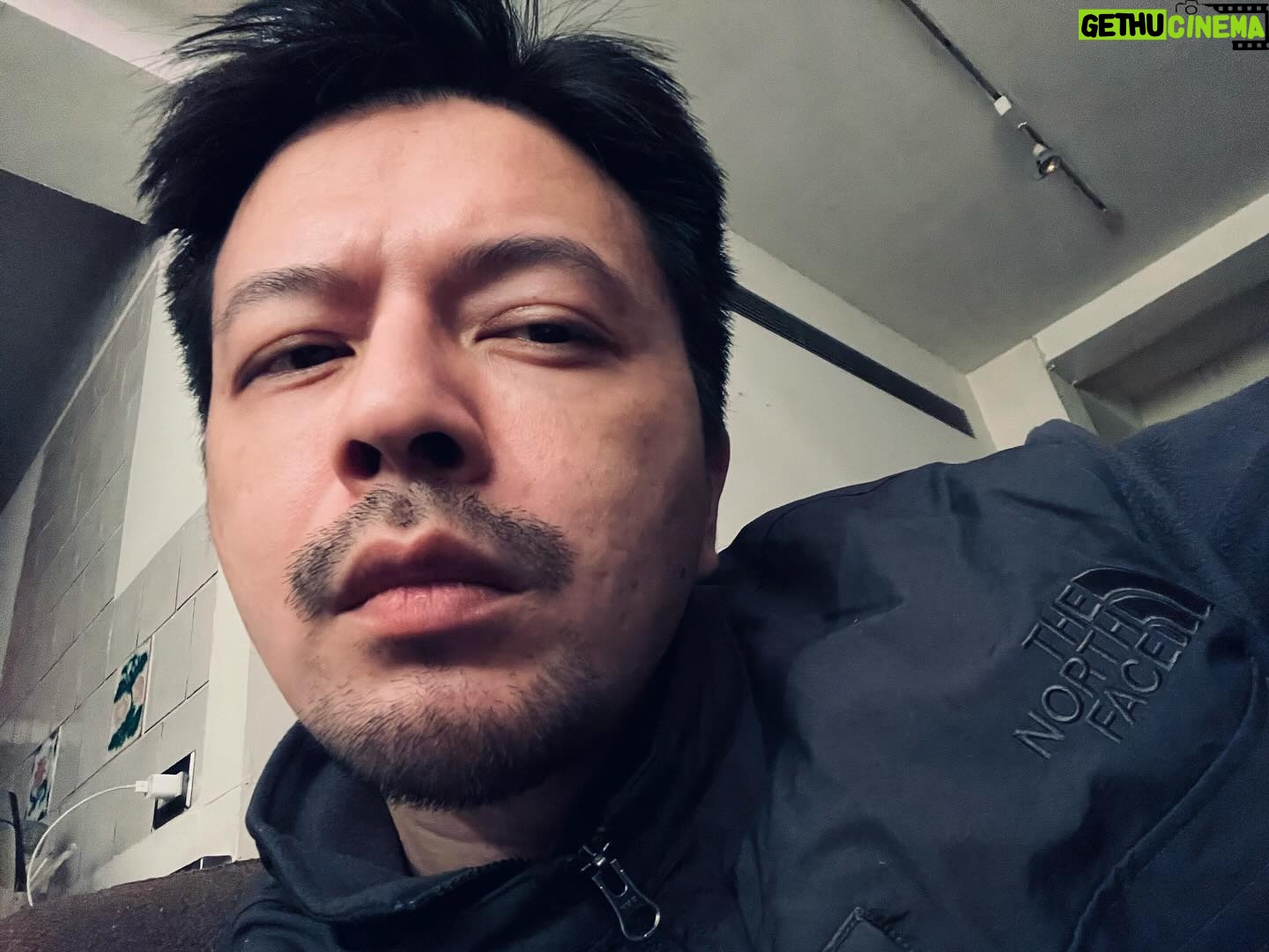 Chiang Chang-Hui - 1.4K Likes - 深夜靈魂拷問自己的臉。
