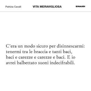 Chiara Civello Instagram - La primavera di Patrizia Cavalli.

Ogni volta che abbiamo nostalgia di Patrizia Cavalli apriamo le pagine di una delle sue raccolte: e quando non ci bastano più neanche quelle, andiamo sotto il palco di Chiara Civello (@chiaracivello).

In questi giorni Civello è partita per un nuovo tour intitolato "Sempre così", come il brano che ha composto e scritto insieme a Cavalli.
Ad aprire i suoi spettacoli c'è un’anteprima preziosa: “This Is How A Child Becomes A Poet”, cortometraggio già presentato durante l'ultima edizione della Mostra del Cinema di Venezia, e realizzato dalla regista francese Céline Sciamma (@celine_sciamma) nelle stanze che furono la casa di Patrizia Cavalli, che vede la partecipazione e la colonna sonora curate dalla stessa Chiara Civello.

E se passate dall'Emilia CHEAP (@cheapfestival) ha realizzato RECLAIM CAVALLI, un nuovo intervento di arte pubblica che porta la poesia di Patrizia Cavalli in strada a Bologna.
CHEAP torna con una nuova affissione di poster dedicati alla parola poetica contemporanea.
Le parole di Patrizia Cavalli riecheggiano sui manifesti in giro per la città, grazie alla collaborazione con Einaudi e Chiara Civello.

📸 Margherita Caprilli (@margheritacaprilli)