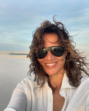 Chiara Civello Instagram - Conosco le ombre, per questo la felicità è ancora più luminosa. Anche oggi che è il mio compleanno. ❣️

Conheço as sombras, por isso a felicidade é ainda mais luminosa. Inclusive hoje que é meu aniversário. ❣️

I know shadows that’s why happiness is even brighter. Including today, my bday. ❣️