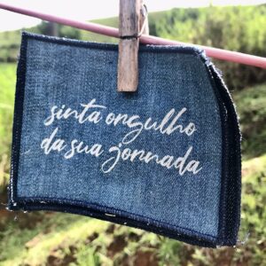 Chiara Gadaleta Instagram - Cada jornada precisa ser vivida e valorizada! 
A estrada que cada um escolhe para si tem cores e formas. O importante é que venha do coração. 
Às vezes preciso revisar minhas motivações e corrigir a rota. E isso é bom. Confirma e reafirma meus desejos, vontades e sonhos. 
E quando essas certezas enchem a alma a nossa trilha acaba sendo a de outras pessoas também.
Que bom encontrar vocês nesse caminho.
Bom sábado pra todes!
❤️🌎♻️
#doeuparaonós 
#vivermelhorcommenos 
#ecoera