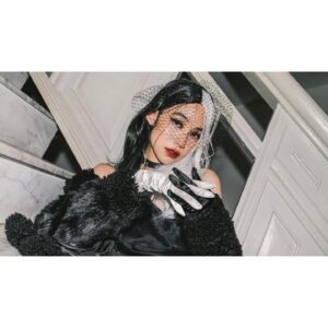 Chicha Amatayakul Instagram - 🤍CRUEL AIN’T COOL, BUT CRUELLA IS 🖤😈💋🔥
.
.
📸 : @bwny
👠 : @annmuangsiri
💄: @paintphetploy 
🎸: @taaaaarit 
🎨 : @shang.shangg.shanggg