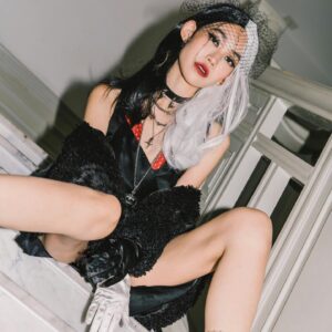 Chicha Amatayakul Instagram - 🤍CRUEL AIN’T COOL, BUT CRUELLA IS 🖤😈💋🔥
.
.
📸 : @bwny
👠 : @annmuangsiri
💄: @paintphetploy 
🎸: @taaaaarit 
🎨 : @shang.shangg.shanggg