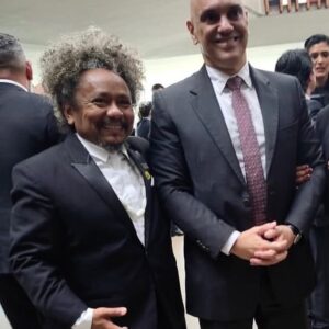 Chico César Instagram - contra golpistas e contrabandistas de jóias, @alexandredemoraesministro. 

foto: @larissac.furtado 

#tbt