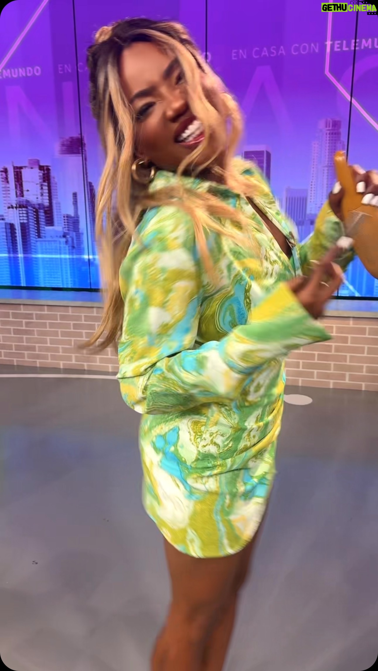 ChikyBomBom - 73.3K Likes - PARA QUE ME INVITAN 🤷🏾♀️😂 FELIZZZZ LUNES FAMILIA