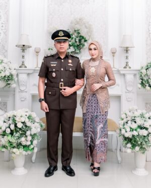 Chintya Cheye Instagram - 📷Photographer & Edited: @malycaphoto @malyca.universe 

🏠Studio: @pimotostudio 

👗Attire: @shakiraweddingbogor

💄MUA: Karina @weddingbogor
