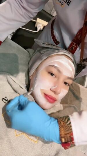 Chintya Cheye Instagram - My monthly routine🥰✨
Ngabuburit perawatan wajah aja di @beningsclinic_kotacirebon 🥰🫶🏻
Banyak promo menarik yg super best deal bgt!
Lebaran wajah makin bersih, glowing, cantik☺️