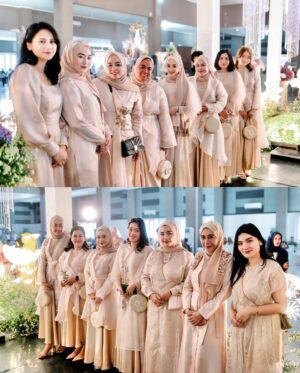 Chintya Cheye Instagram - My beautiful bridesmaid🥰😍🫶🏻💕

👗Dress   Outer Organza   🧕🏻Pashmina Payet: @lyf.official @lyf.bride @kamalaluthfi @aryasbaa 

👛Clutch: @waiwai_clutch 

🎁Box Hampers: @bridesmaidbox.id