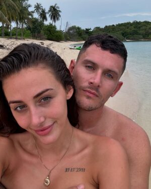 Chloe Veitch Instagram - Skinny dippin
