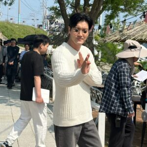Choi Si-won Instagram - 덥다.
