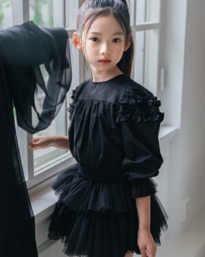 Choi So-yul Instagram - 나의 사랑 워니리본 🖤

이번에도 너무 이쁘쟈나 정말 🥹💕
옷도 헤메도 사진도 완벼쿠 👀✨✨

🛒💕
워니리본이 포레포레 단독으로 스완스커트 오픈했대요 🫶🏻

@wonnyribbon 
@mean_pic_kids 
@kiyona05 

#워니리본 #키즈화보 #키즈패션 #키즈모델 #최소율