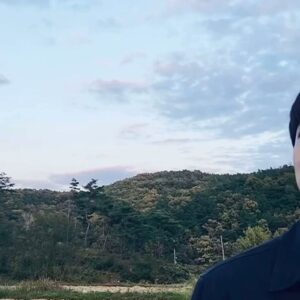 Choi Woong Instagram - .
🎬 #영화#감동의나날
#병맛#타이틀#자체제작 💕
그만 웃어 나도 웃기단말야 🤣
나 지금 진지해😶
너무 예뻣던 의성의 선셋 다시 가고싶다 😇
