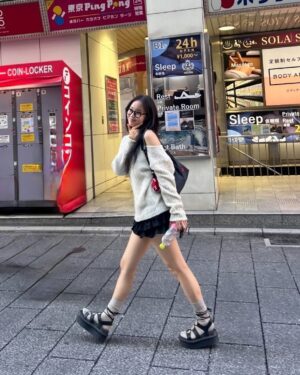 Choi Ye-bin Instagram - 🤓🗼