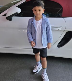 Choky Andriano Instagram - Jagoanku 🥰😘 
#fyp #myson #buah #hatiku #cintaku
#bismillah #berbakti #pada #orang #tua 
#dan #melindungi #kakak #kakaknya 🙏🙏🙏