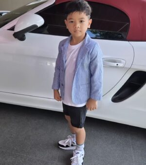 Choky Andriano Instagram - Jagoanku 🥰😘 
#fyp #myson #buah #hatiku #cintaku
#bismillah #berbakti #pada #orang #tua 
#dan #melindungi #kakak #kakaknya 🙏🙏🙏