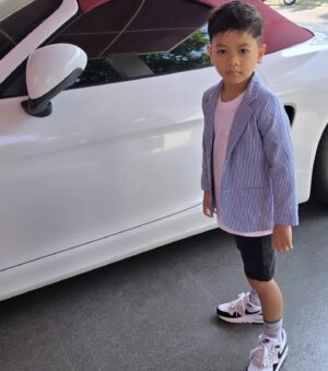 Choky Andriano Instagram - Jagoanku 🥰😘 
#fyp #myson #buah #hatiku #cintaku
#bismillah #berbakti #pada #orang #tua 
#dan #melindungi #kakak #kakaknya 🙏🙏🙏