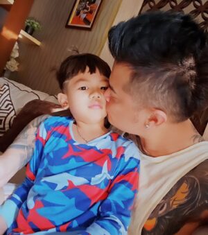 Choky Andriano Instagram - Jagoanku 🥰😘 
#fyp #myson #buah #hatiku #cintaku
#bismillah #berbakti #pada #orang #tua 
#dan #melindungi #kakak #kakaknya 🙏🙏🙏