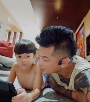 Choky Andriano Instagram - Jagoanku 🥰😘 
#fyp #myson #buah #hatiku #cintaku
#bismillah #berbakti #pada #orang #tua 
#dan #melindungi #kakak #kakaknya 🙏🙏🙏